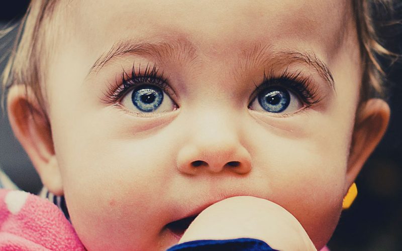 ¿Cuándo es necesario revisar los ojos de los niños? - Casa Pediátrica
